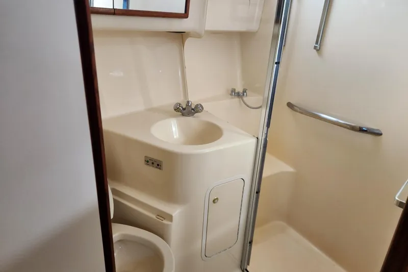Four Seas Yacht Photos Pics Bathroom interior of 2001 Sea Ray 400 Sedan Bridge yacht, featuring sink and shower.