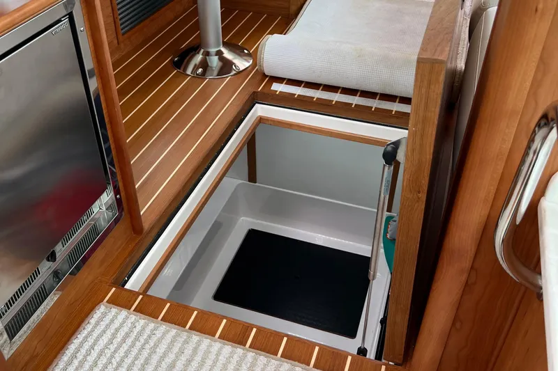  Yacht Photos Pics Hatch to utility room