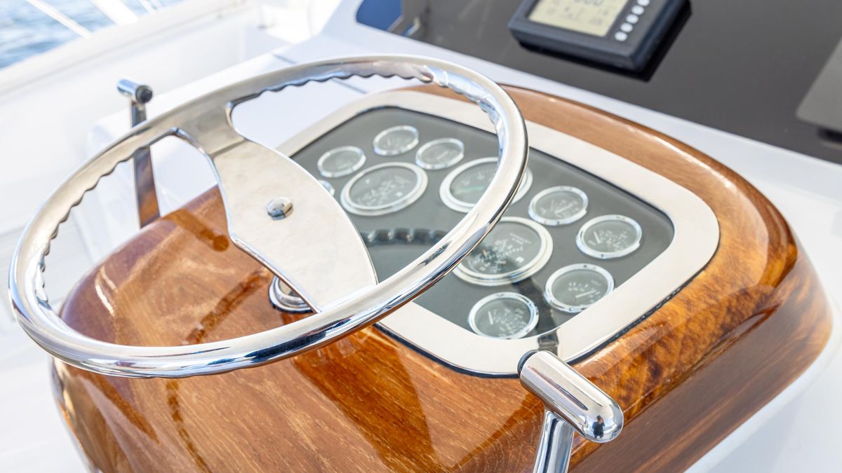 2004 Viking 73 