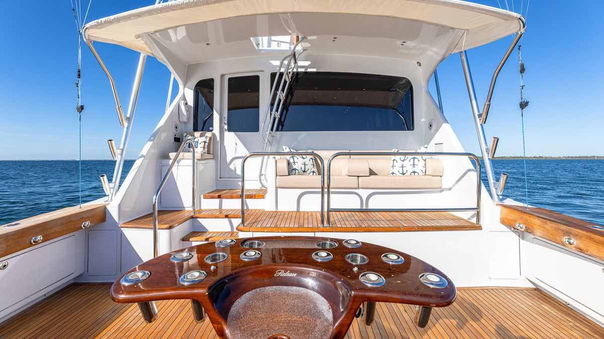 2004 Viking 73 