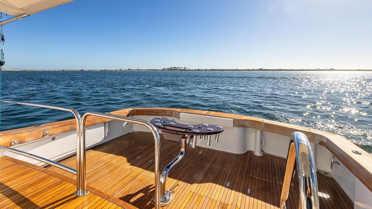 2004 Viking 73 