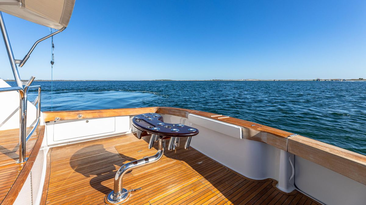 2004 Viking 73 