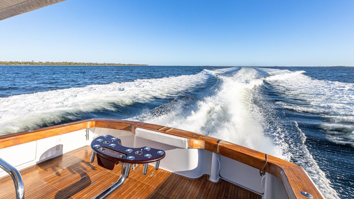 2004 Viking 73 