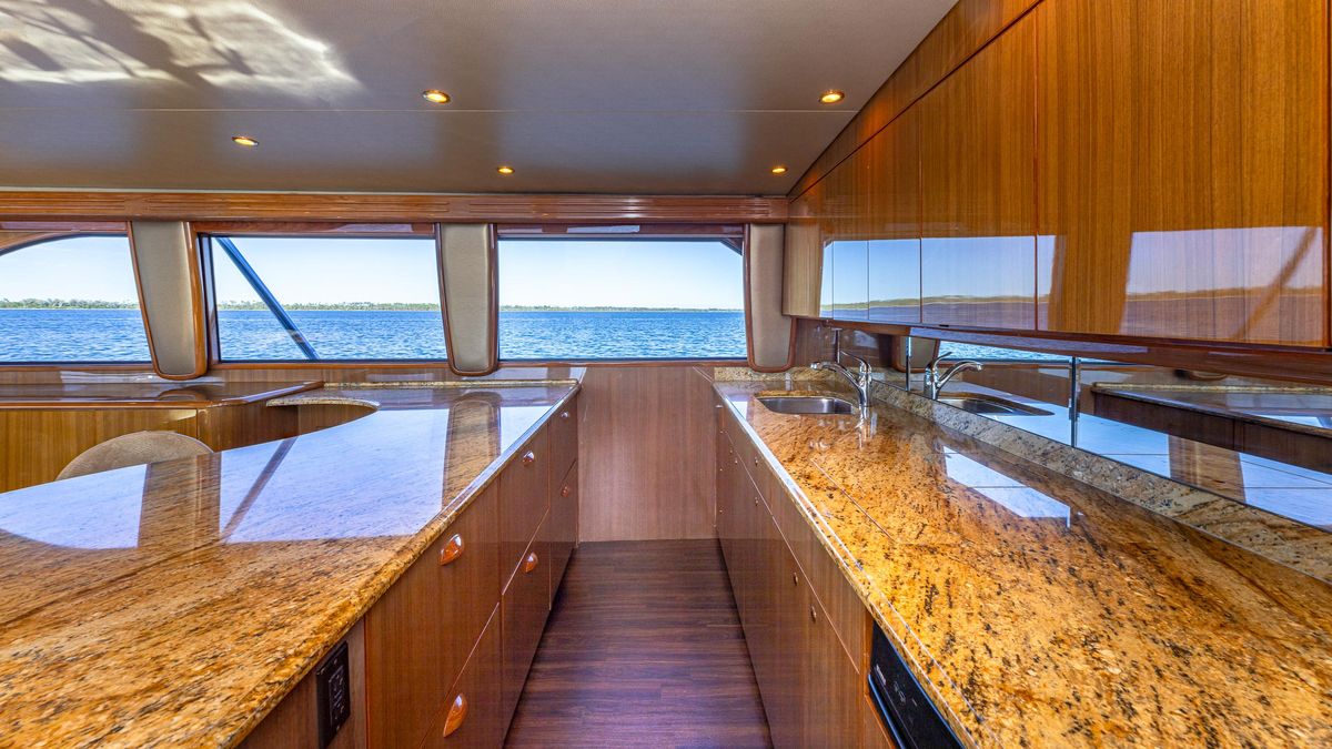 2004 Viking 73 