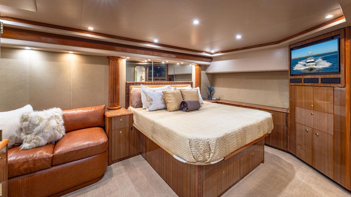 2004 Viking 73 
