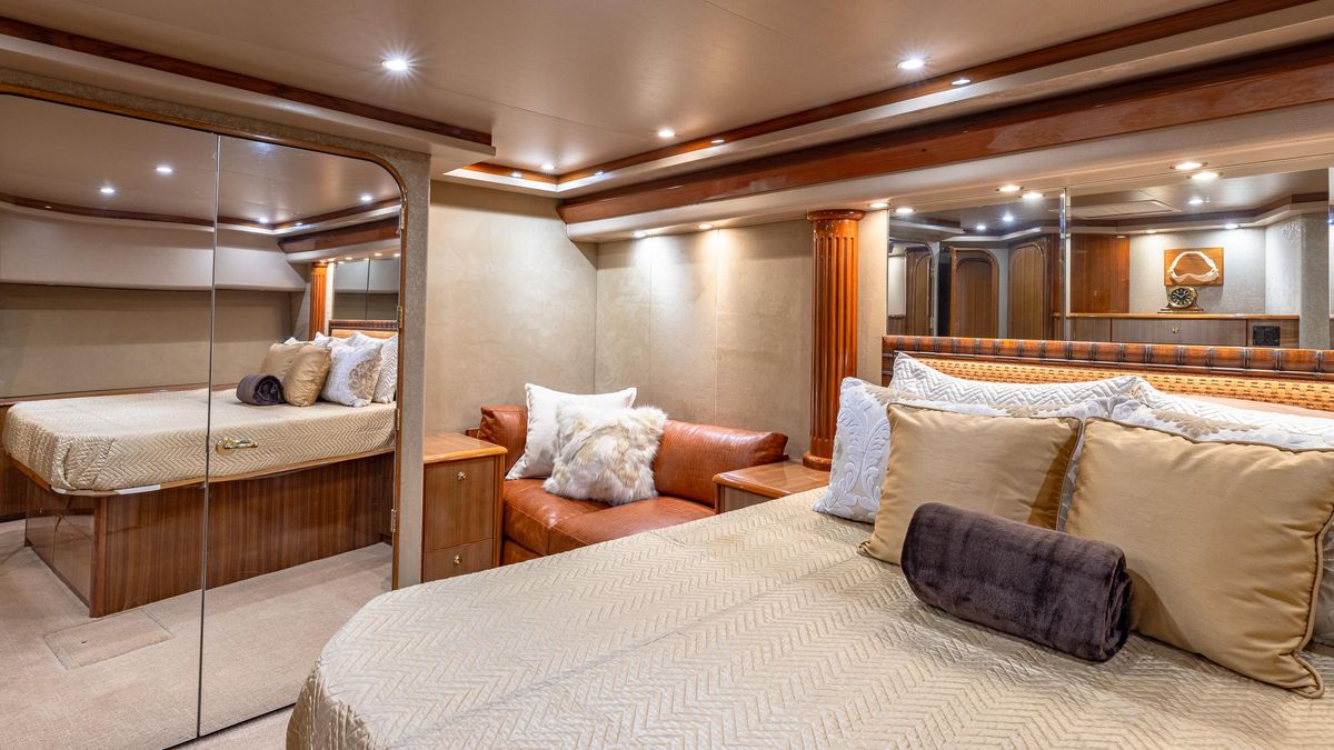2004 Viking 73 