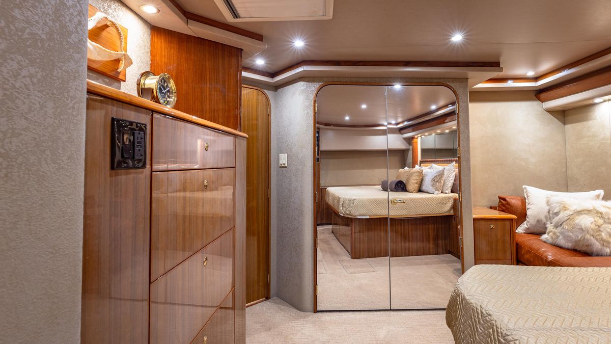 2004 Viking 73 