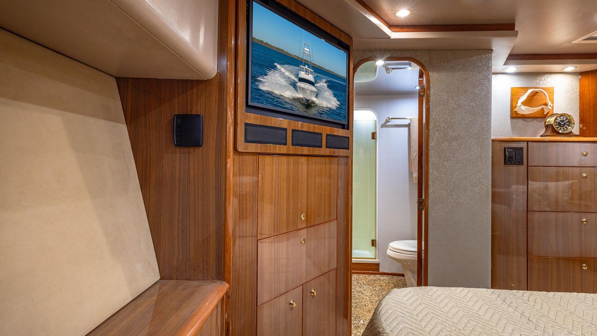 2004 Viking 73 