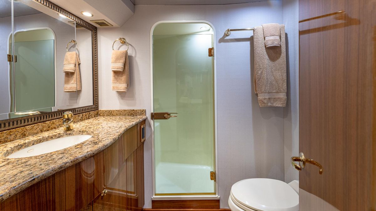 2004 Viking 73 
