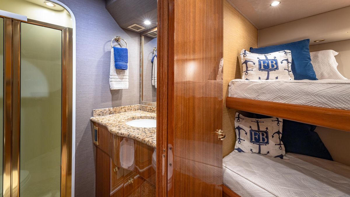 2004 Viking 73 