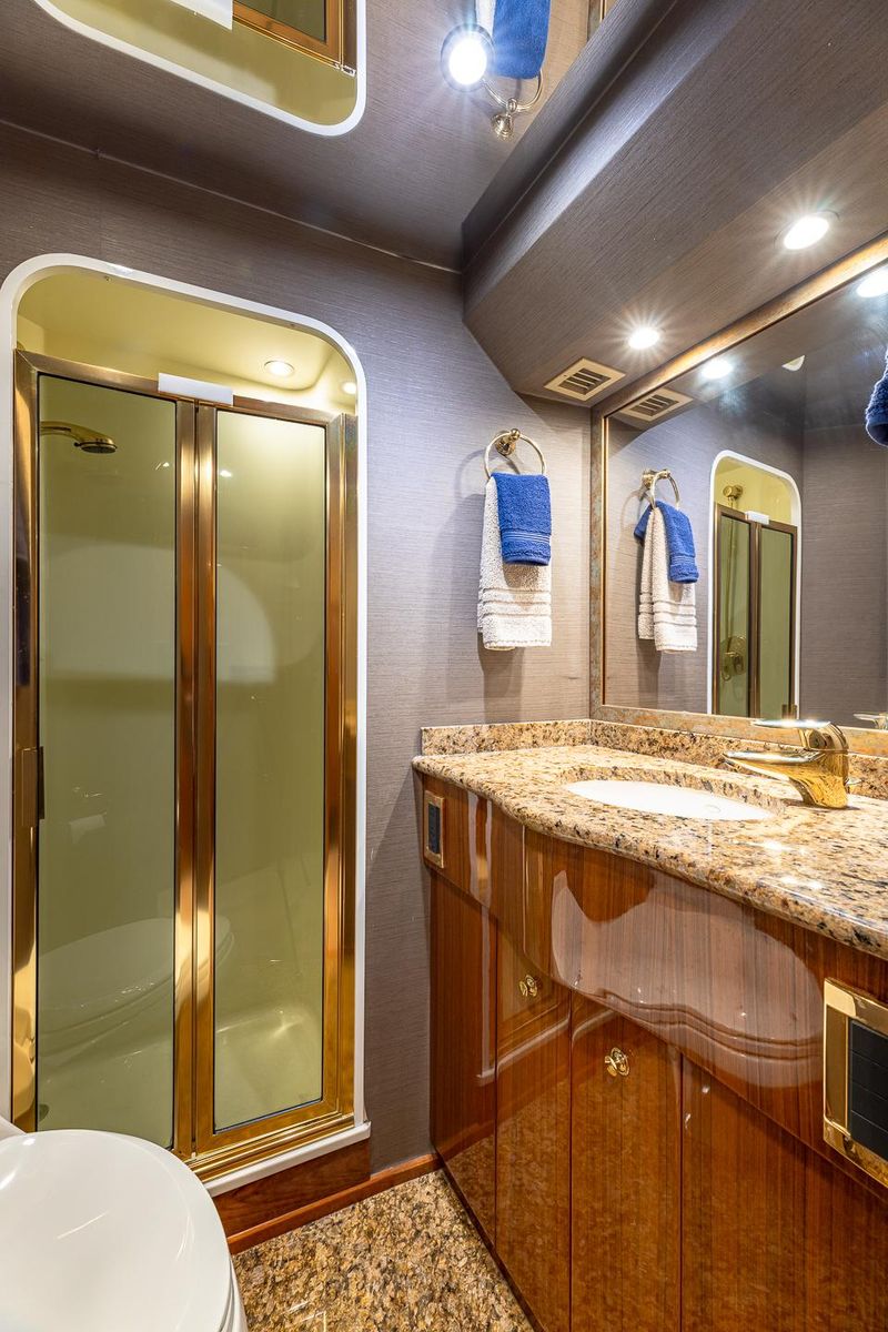 2004 Viking 73 