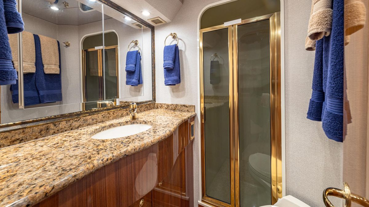 2004 Viking 73 