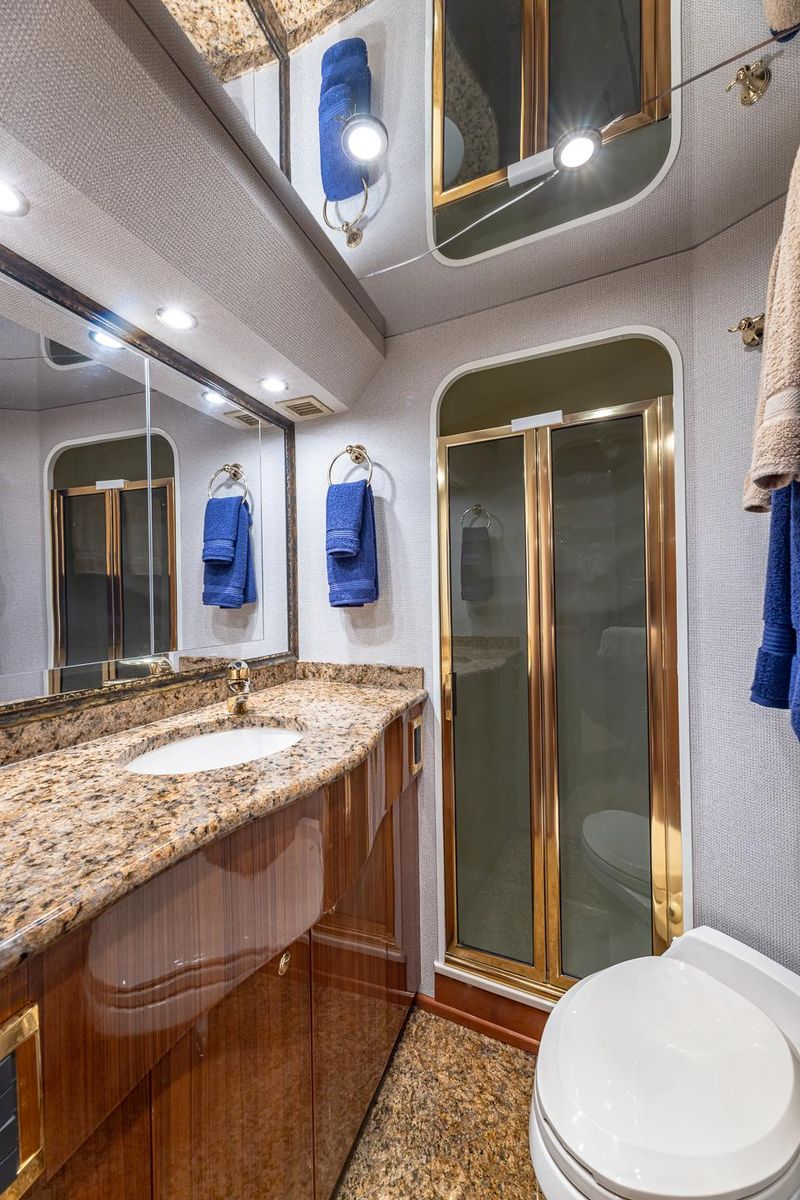 2004 Viking 73 
