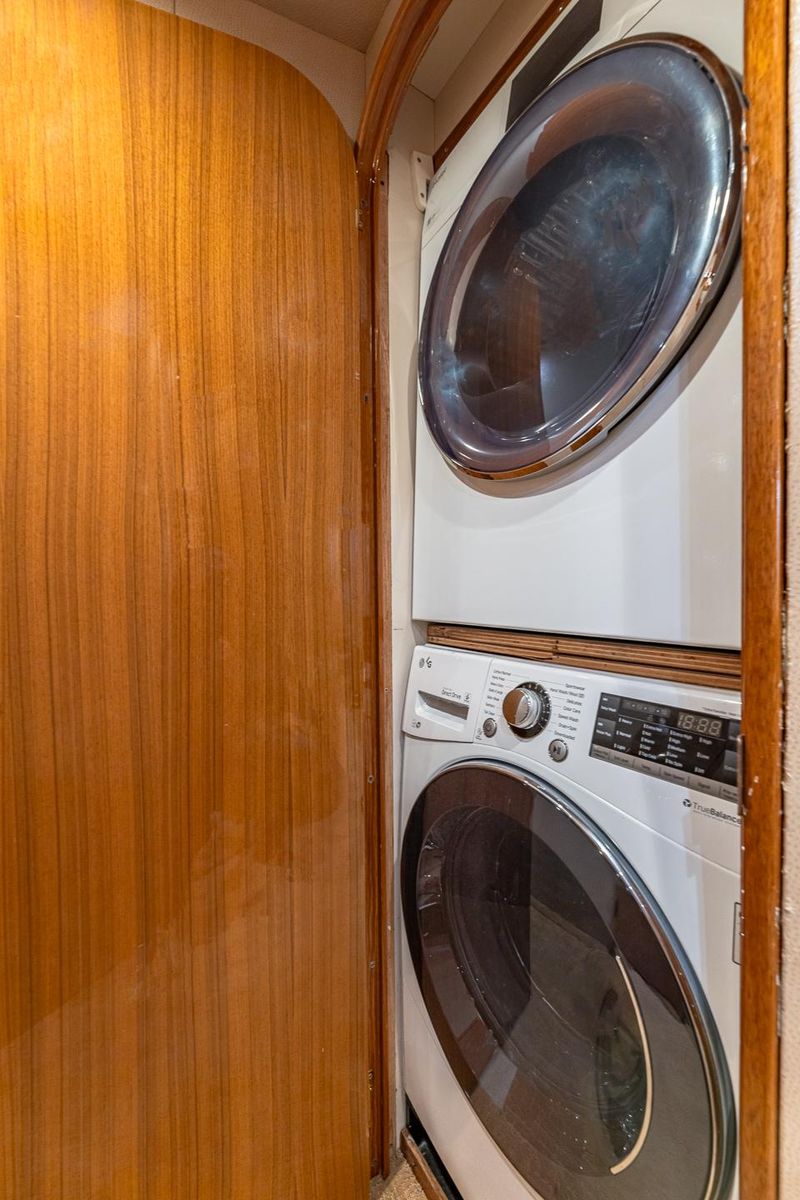 2004 Viking 73 