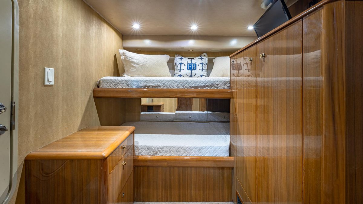 2004 Viking 73 
