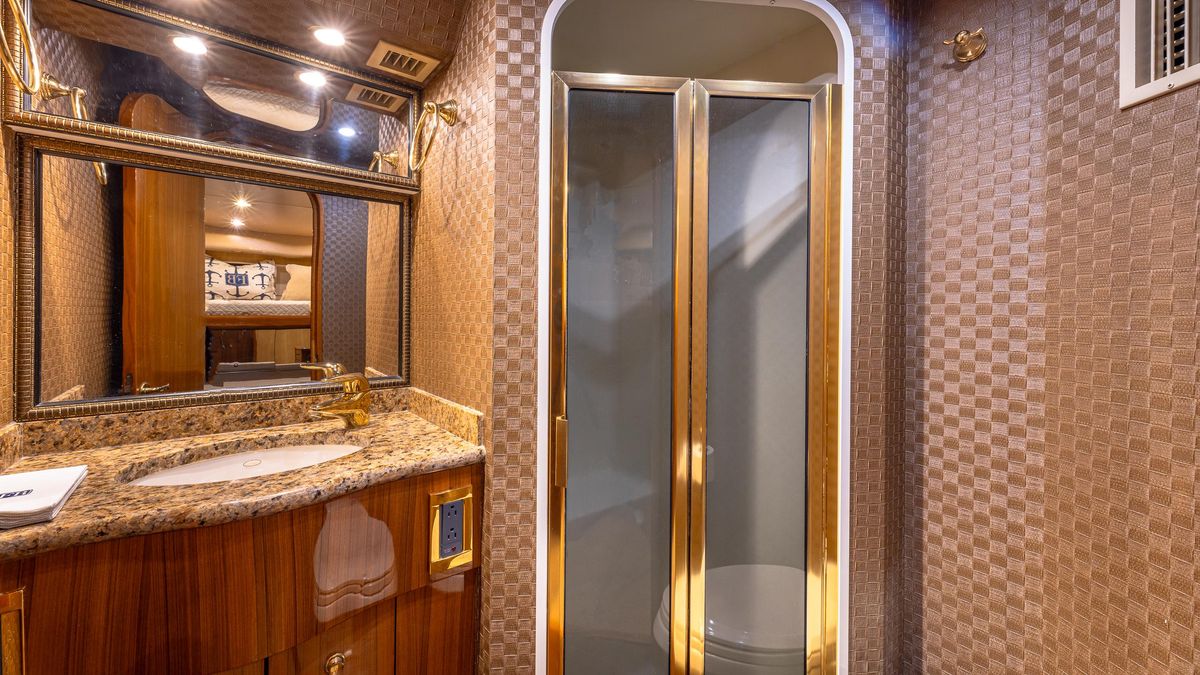 2004 Viking 73 