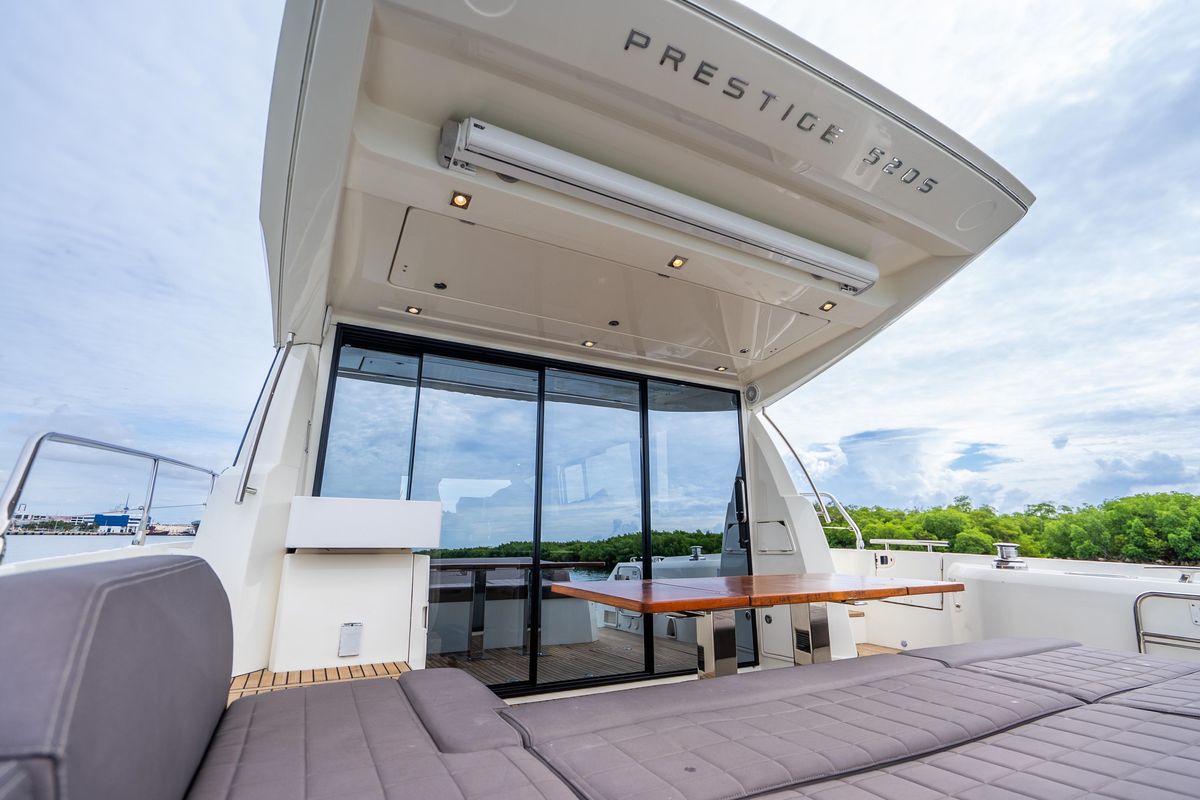 2018 Prestige 52 