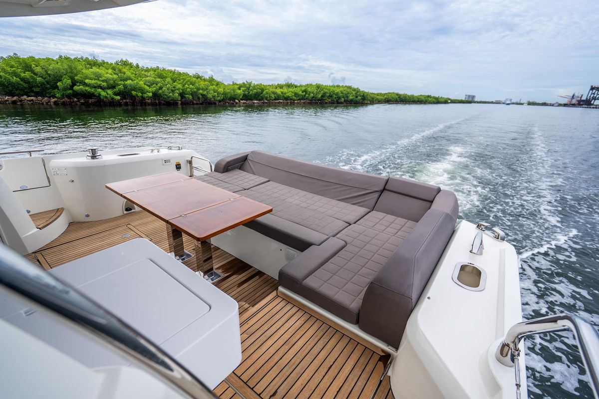 2018 Prestige 52 