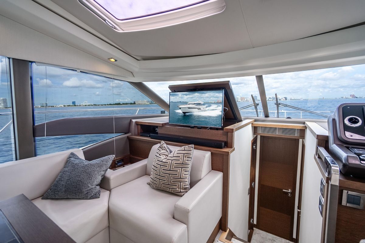 2018 Prestige 52 