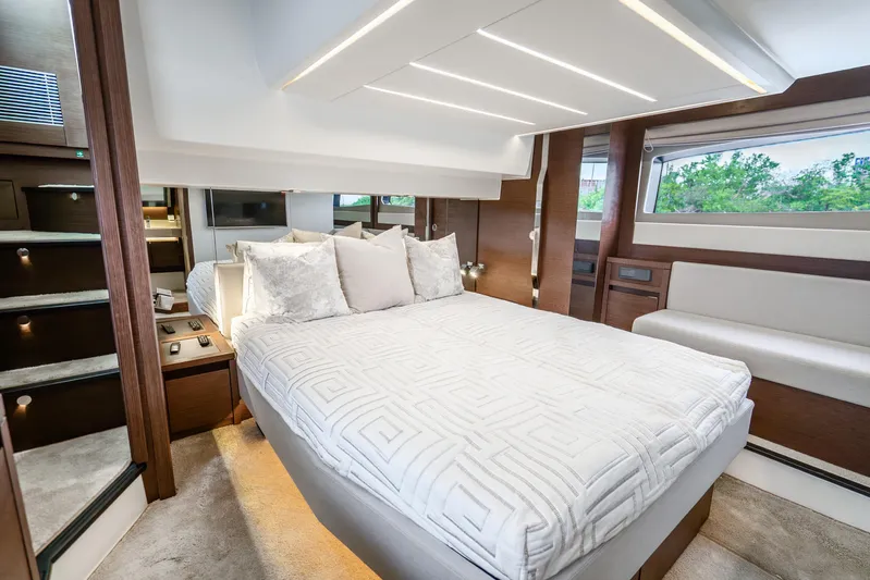  Yacht Photos Pics Luxurious 2018 Prestige 520S yacht bedroom with modern design and elegant furnishings.