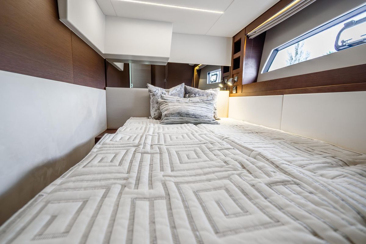 2018 Prestige 52 