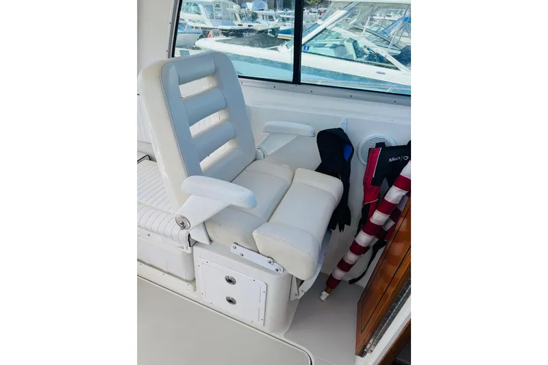 Chance Yacht Photos Pics White captain's chair on 2007 Back Cove 29 boat, with life jackets and window view.