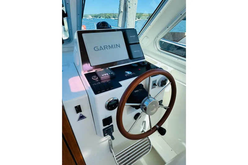 Chance Yacht Photos Pics 2007 Back Cove 29 helm with Garmin navigation system and wooden steering wheel.
