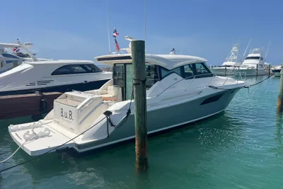 Tiara Yachts C44 Coupe