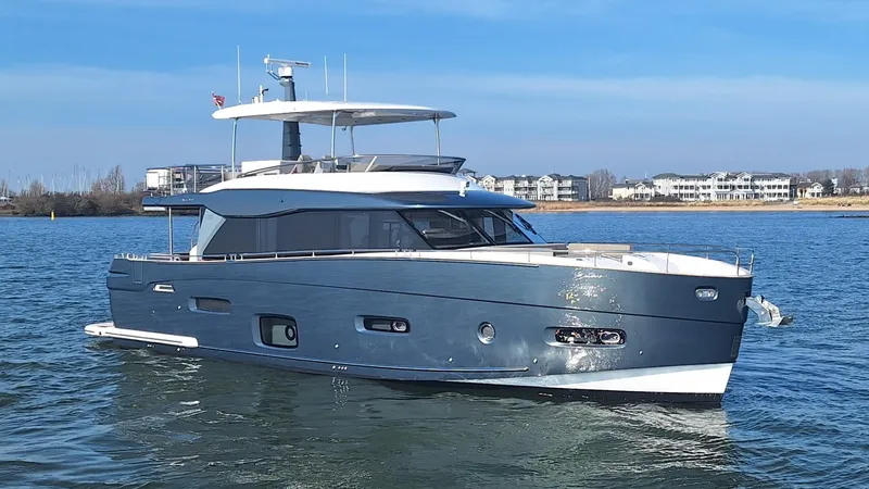 Bella Vita Yacht Photos Pics 