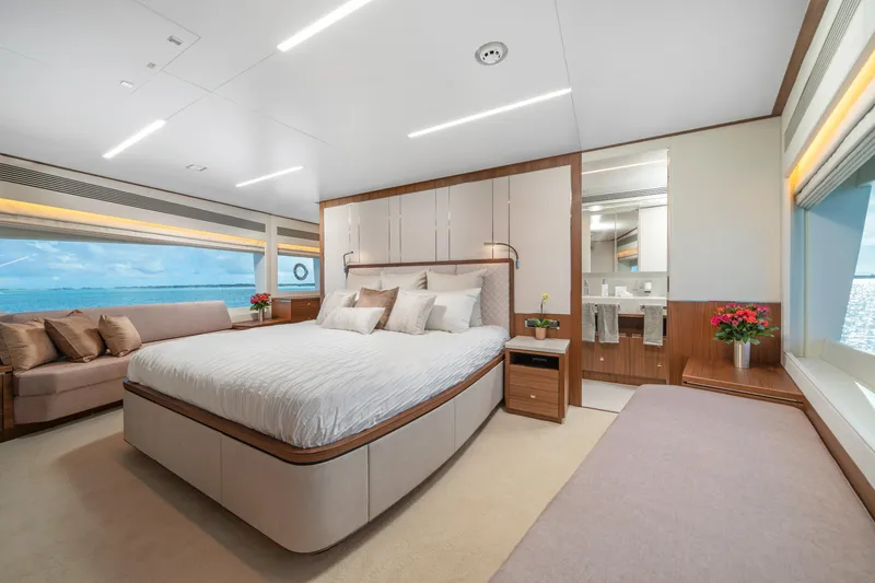 Rio Yacht Photos Pics Luxurious 2023 Horizon FD90 yacht bedroom with ocean view, elegant decor, and modern amenities.
