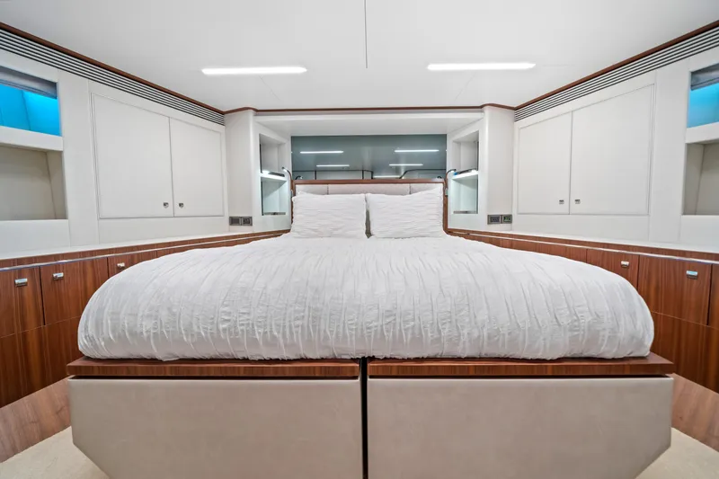 Rio Yacht Photos Pics Luxurious bedroom interior of 2023 Horizon FD90 yacht with modern design and elegant furnishings.