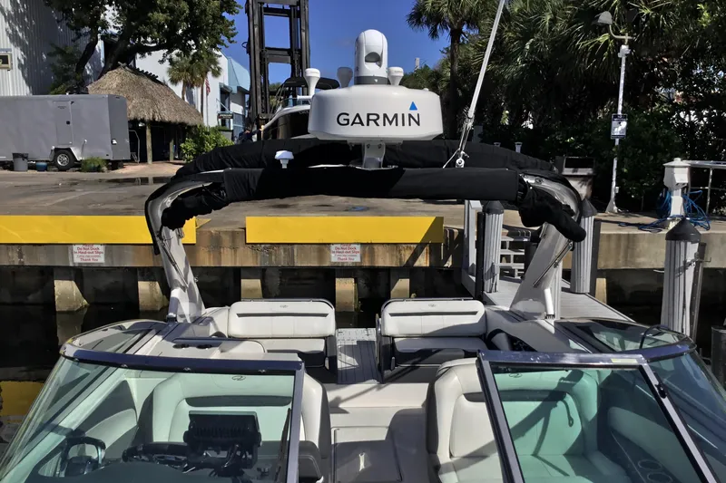 Enbarr Yacht Photos Pics 2017 Regal 3200 Bowrider boat docked with Garmin equipment visible.