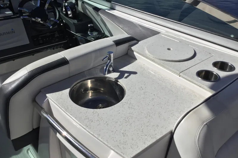 Enbarr Yacht Photos Pics 2017 Regal 3200 Bowrider boat interior with sink and countertop.