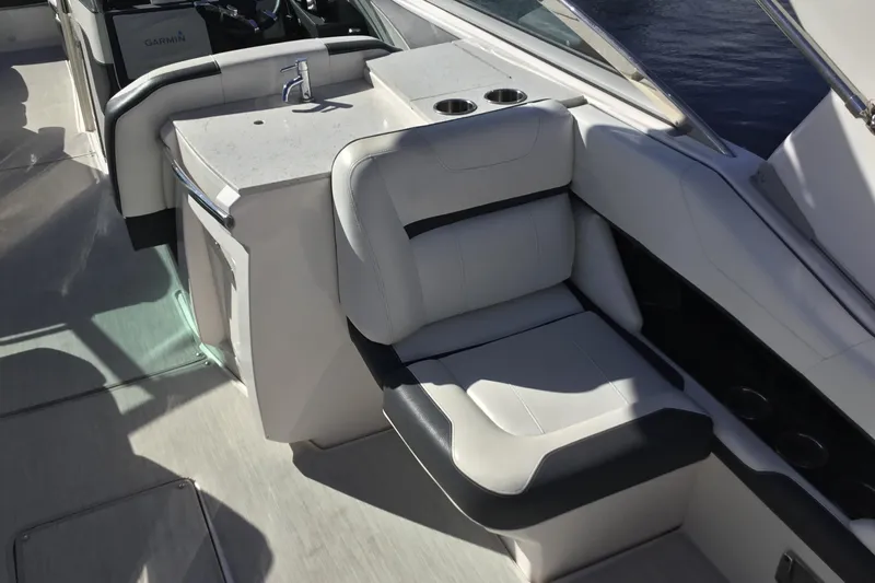 Enbarr Yacht Photos Pics 2017 Regal 3200 Bowrider interior with white seating and built-in sink.