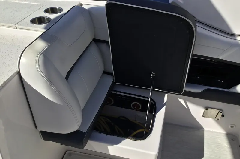 Enbarr Yacht Photos Pics 2017 Regal 3200 Bowrider seat storage compartment with open lid and cup holders.