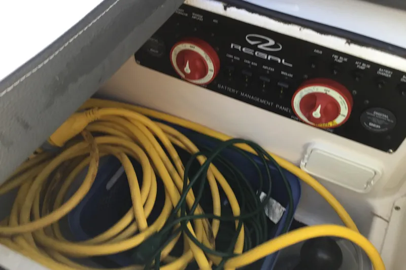 Enbarr Yacht Photos Pics 2017 Regal 3200 Bowrider battery management panel with coiled yellow cables.