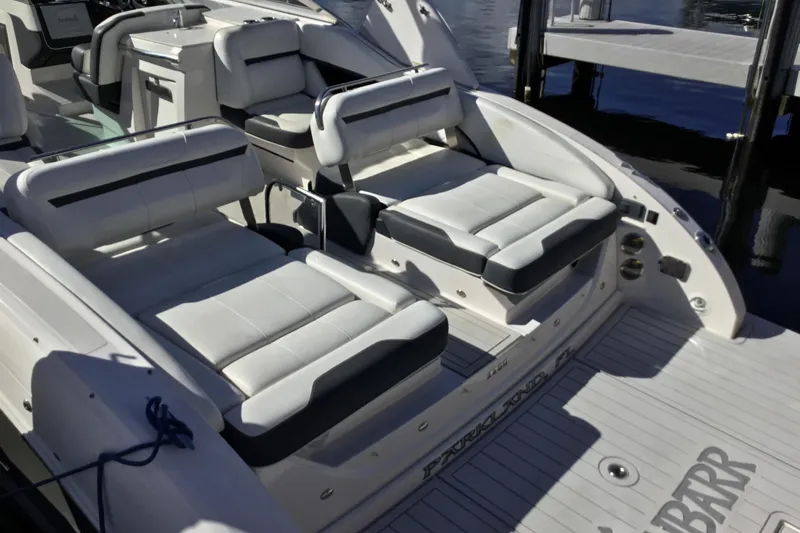 Enbarr Yacht Photos Pics 2017 Regal 3200 Bowrider boat with luxurious seating and sleek design.