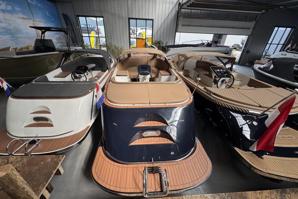 2025 Maxima 720 Retro