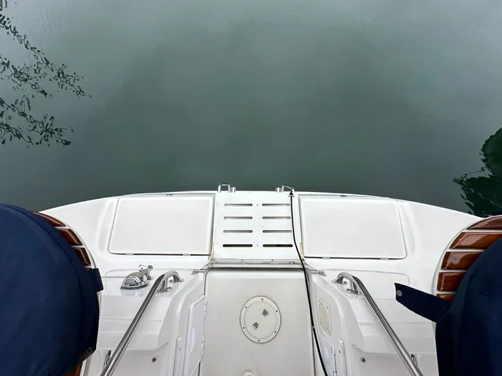 Lanikai Yacht Photos Pics Hunter 44 Deck Salon 2007 yacht stern view with swim platform and railing.