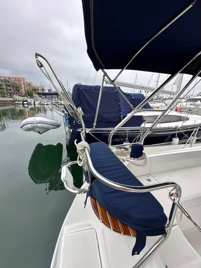 Lanikai Yacht Photos Pics 2007 Hunter 44 Deck Salon sailboat docked in a marina, featuring blue canvas covers.
