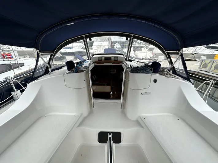 Lanikai Yacht Photos Pics 2007 Hunter 44 Deck Salon yacht cockpit with blue canopy and spacious seating.