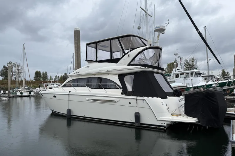  Yacht Photos Pics 2007 Meridian 411 Sedan yacht docked in a marina on a cloudy day.