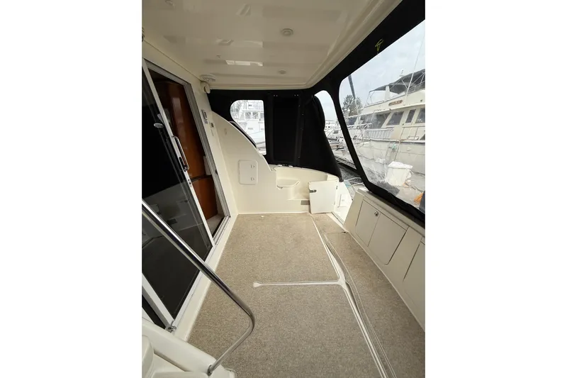  Yacht Photos Pics 2007 Meridian 411 Sedan interior with carpeted floor and large windows.
