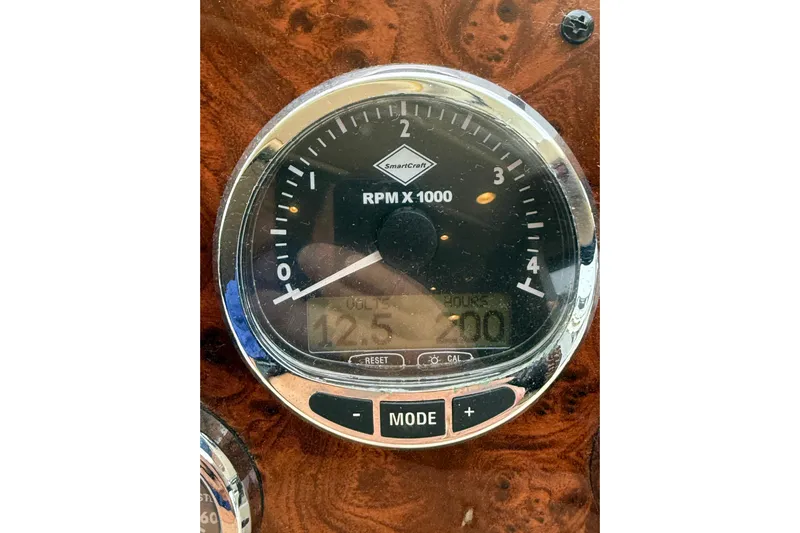  Yacht Photos Pics Tachometer of 2007 Meridian 411 Sedan displaying RPM and engine hours.