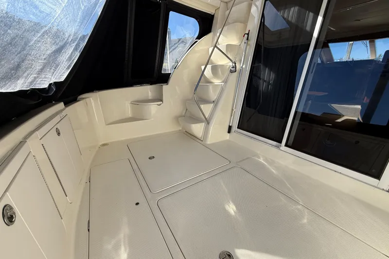  Yacht Photos Pics 2007 Meridian 411 Sedan yacht interior with stairs and seating area.
