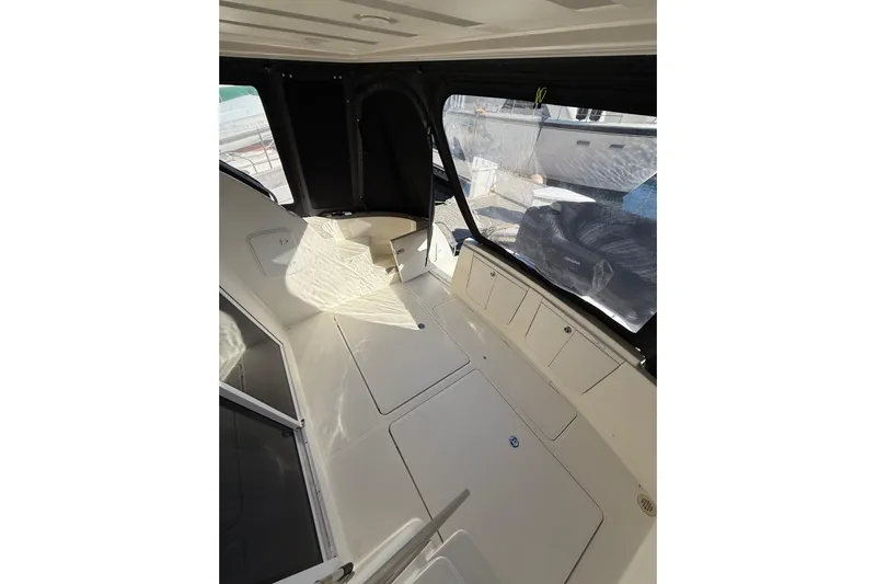  Yacht Photos Pics 2007 Meridian 411 Sedan interior with spacious seating and large windows.