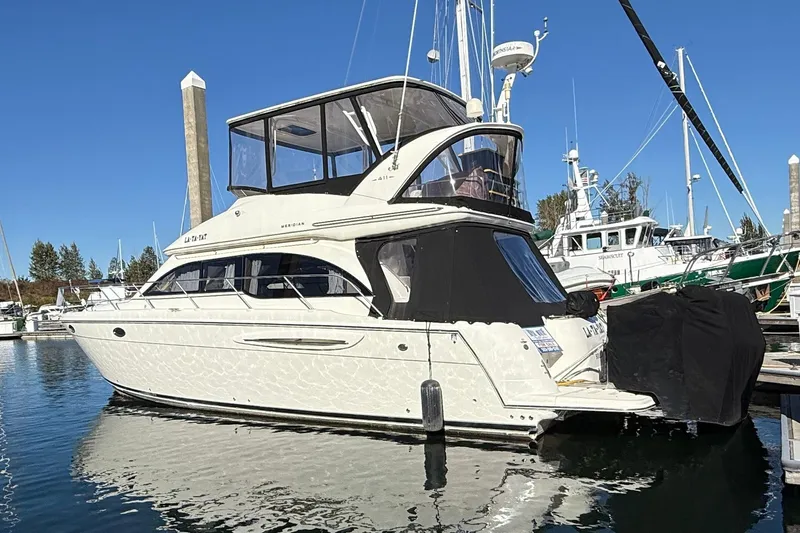  Yacht Photos Pics 2007 Meridian 411 Sedan yacht docked in a marina under clear blue skies.