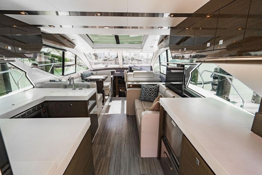 2018 Cruisers Yachts Cantius