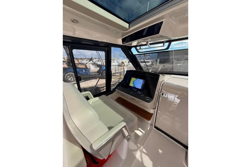  Yacht Photos Pics 2024 Boston Whaler 405 Conquest helm with modern navigation system and comfortable seating.