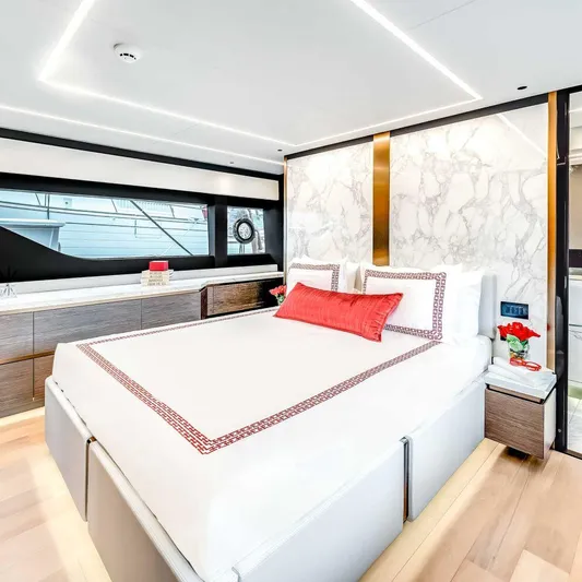  Yacht Photos Pics Explorer 62 EX 62